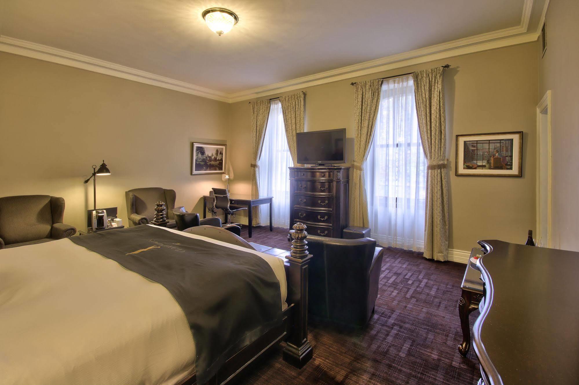 Clarendon 4*